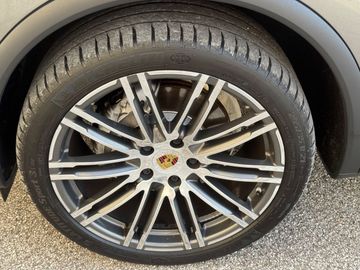 Porsche Cayenne - 9