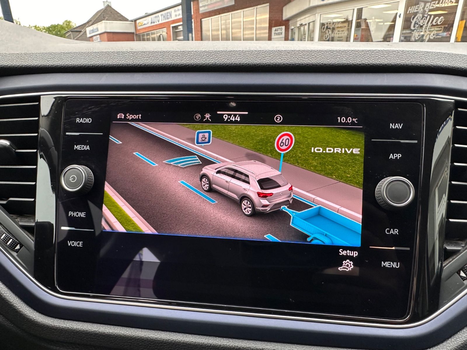 Fahrzeugabbildung Volkswagen T-Roc R Line 2.0 TDI DSG AHK/Beats/Navi/App/19"