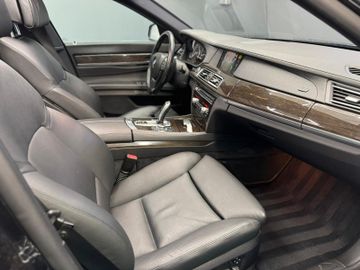 BMW 750 - 11