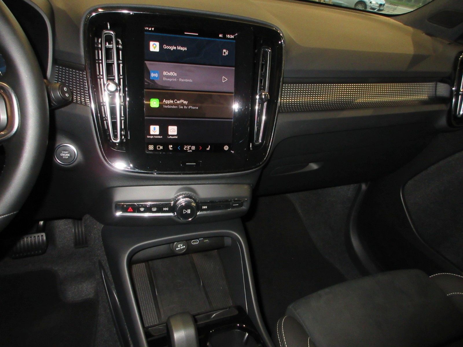 Fahrzeugabbildung Volvo XC 40 B3 Ultra Black Edition | 360° | NS | Navi