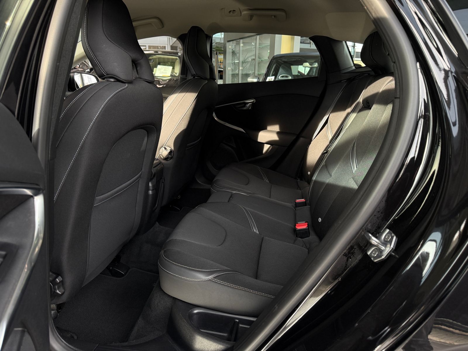 Fahrzeugabbildung Volvo V40 T3 Momentum RFK LED NAVI