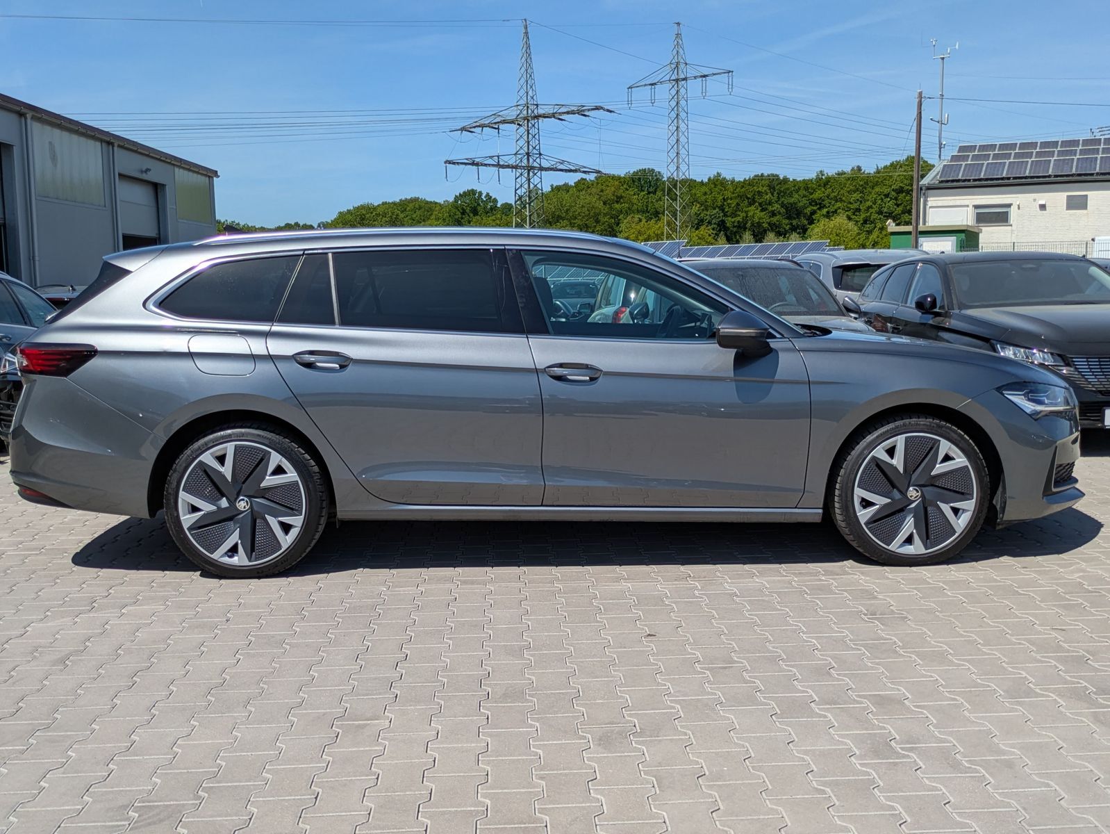 Fahrzeugabbildung SKODA Superb 2.0 TDI 4x4 Selection MATRIX*AHK*PANO*19"