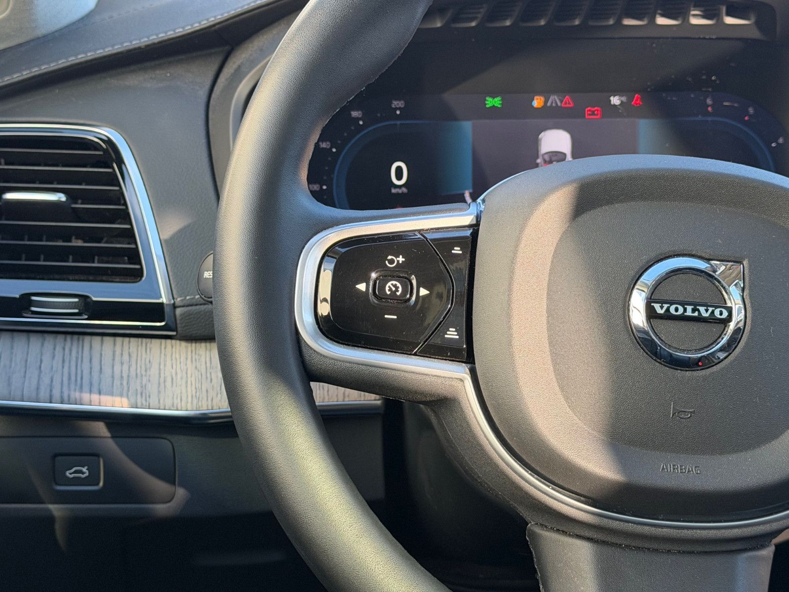 Fahrzeugabbildung Volvo XC90 B5 D Ultimate Dark AWD*B&W*LUFT*STHZG*360*