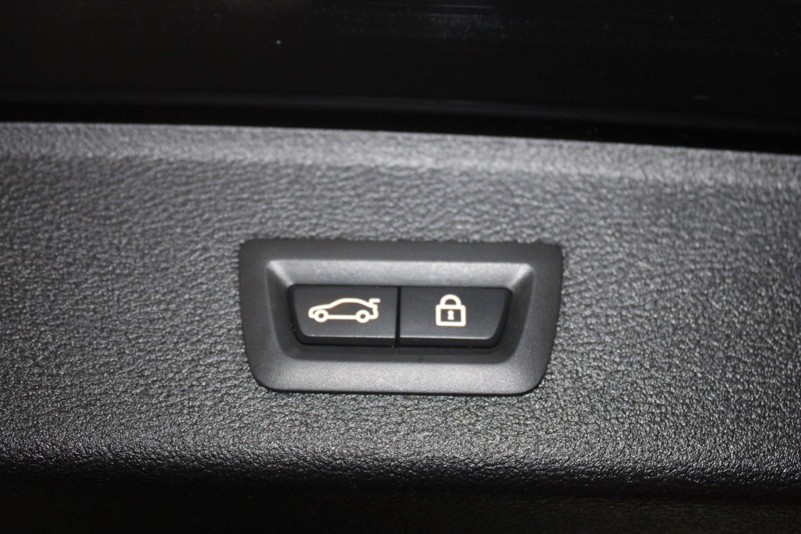 Fahrzeugabbildung BMW X3 xDrive28i xLine Aut. AHK HUD LEDER STDHZ uvm.
