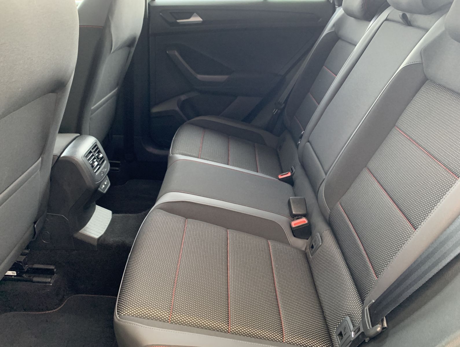 Fahrzeugabbildung Volkswagen T-Roc 1.5 TSI*Sport*Cam*LED*Side*Digital Cockpit