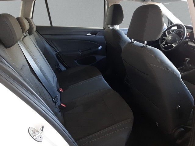 Fahrzeugabbildung Volkswagen Golf VIII Variant Life 2.0TDI AHK Navi ACC LED