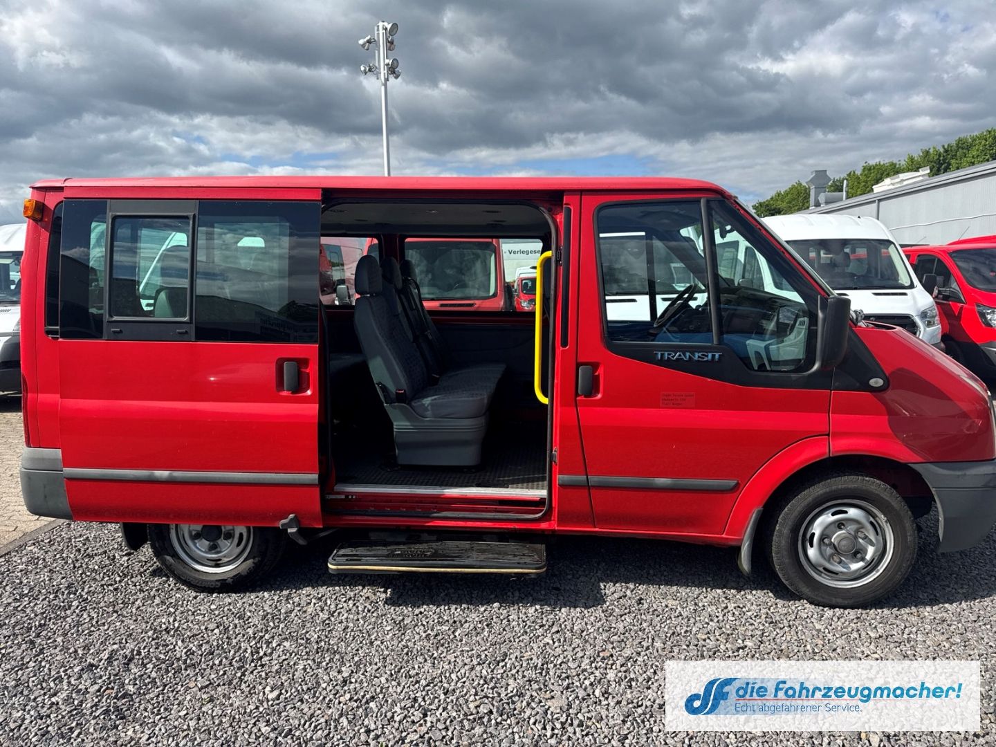 Fahrzeugabbildung Ford Transit Kombi FT 280 K Freisprech Allwetterreife