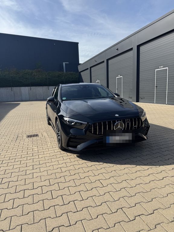 Image of Mercedes-Benz A 35 AMG