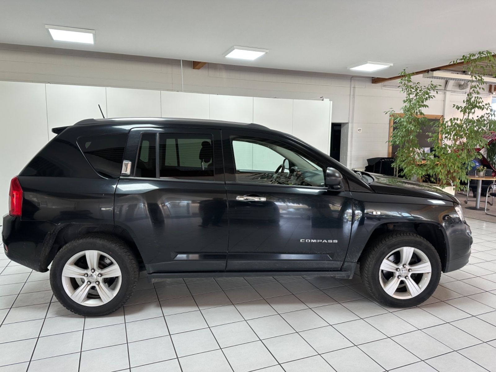 Fahrzeugabbildung Jeep Compass Sport 4x2 *Export*Händler*Klima
