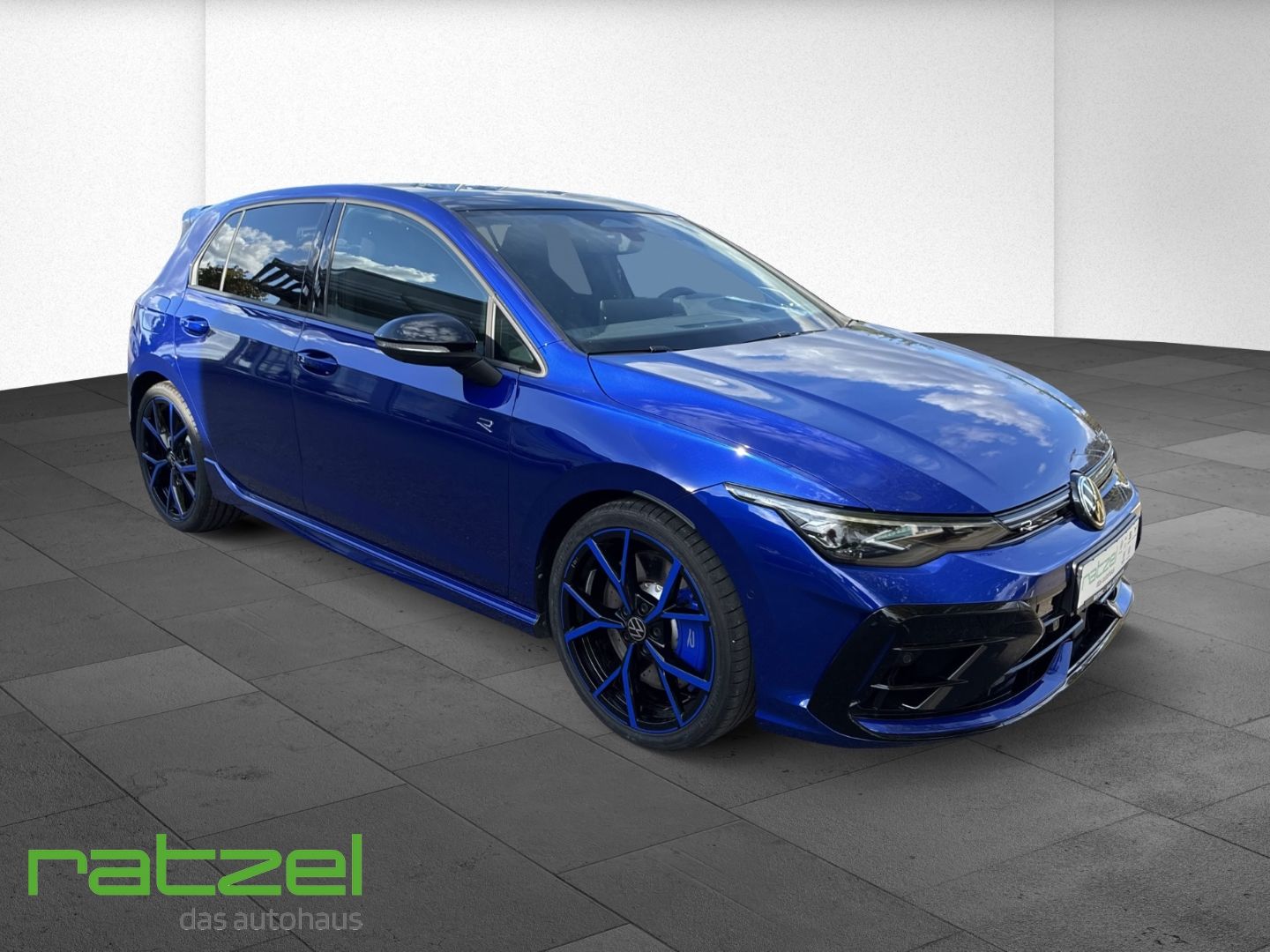 Fahrzeugabbildung Volkswagen Golf R VIII 4Motion 2.0 TSI DSG Navi HUD Har/Kar