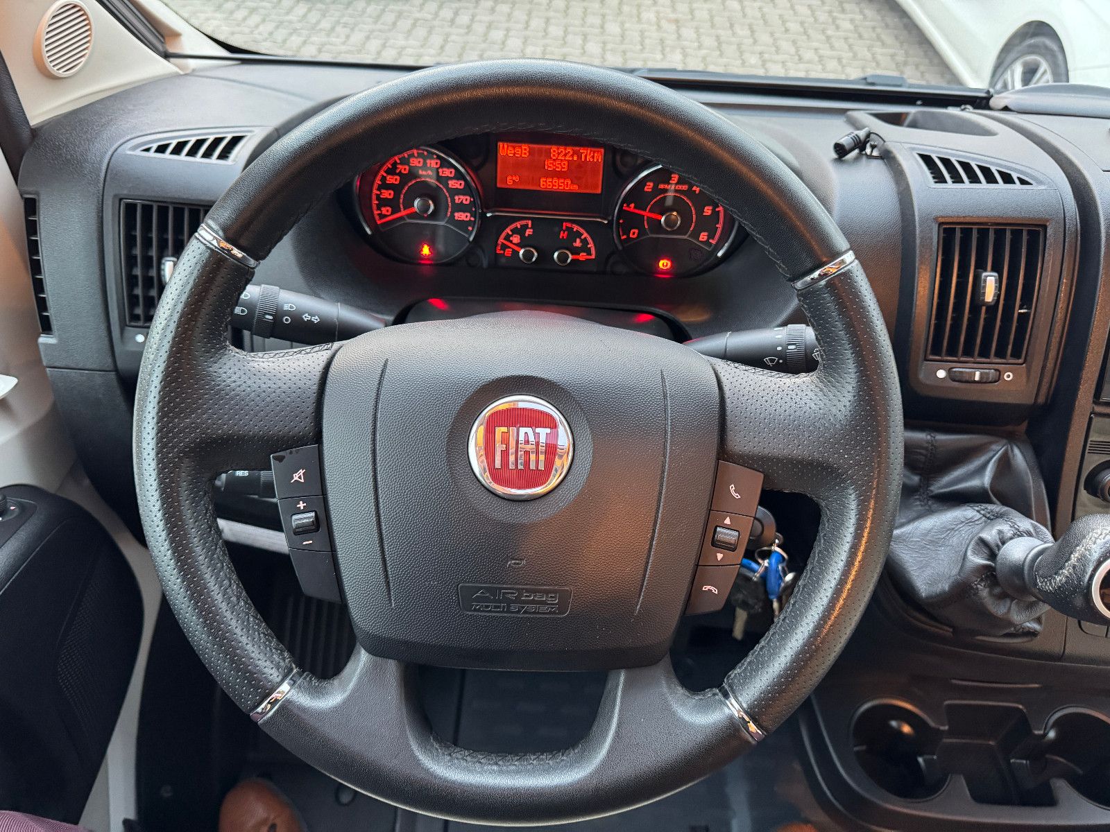 Fahrzeugabbildung Eura Mobil PROFILA RS 670 SB SAT HUBBETT LOUNGE PAKET LEDER