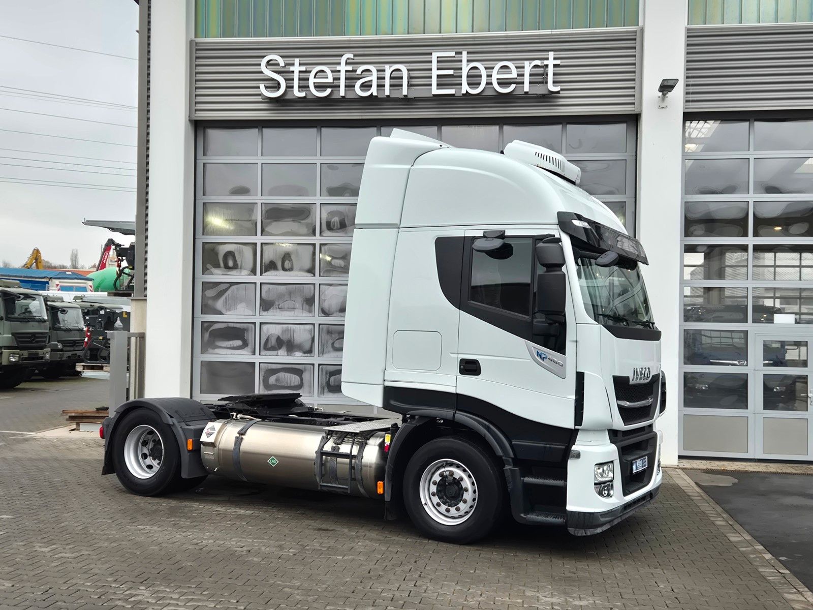Fahrzeugabbildung Iveco Stralis 460NP LNG Intarder 3 Stück
