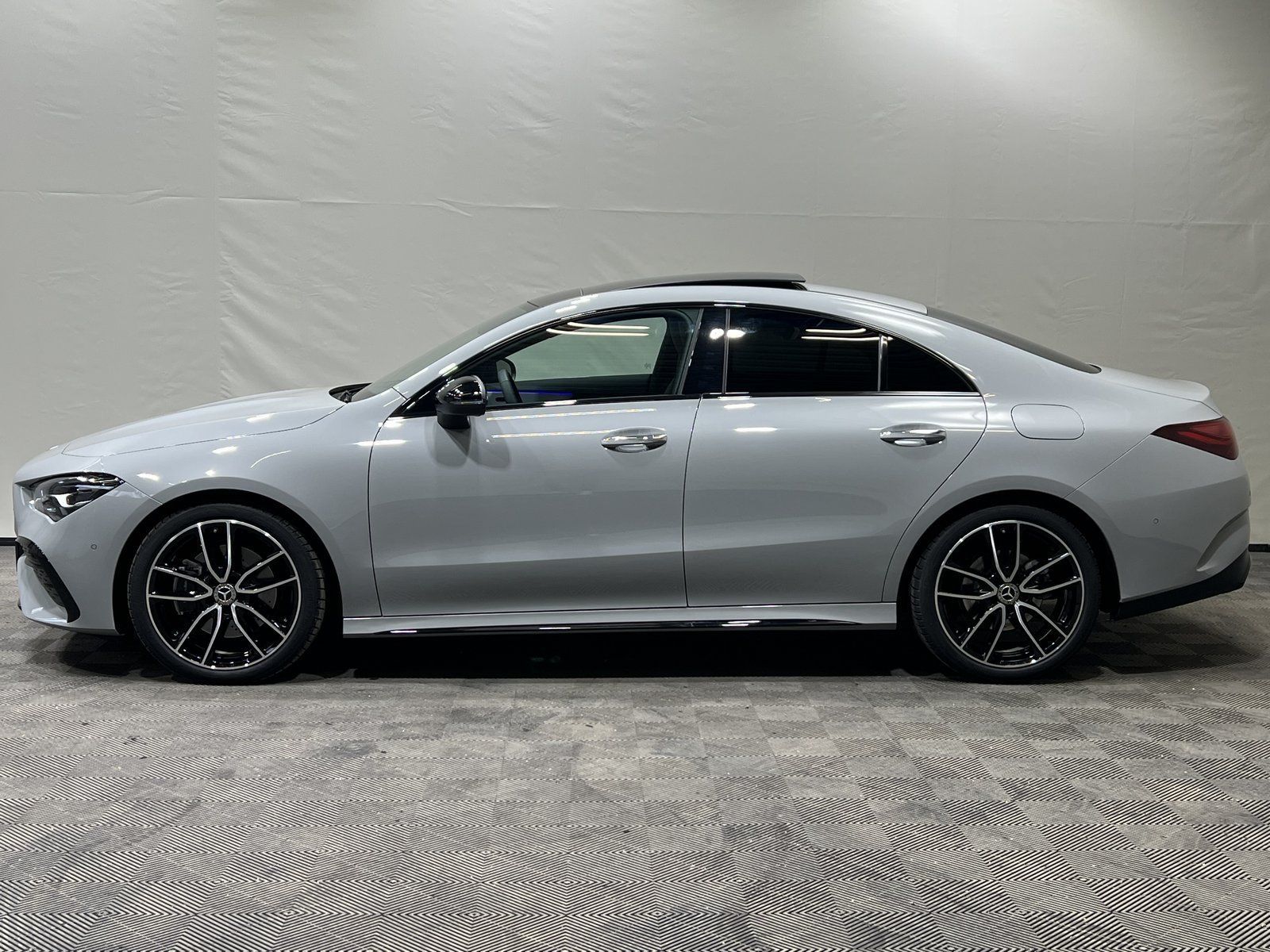 Mercedes-Benz CLA 220 d Special Edition AMG Pano Distronic 19 foto 4