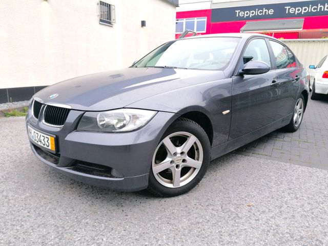 BMW 318si ZWEITBESITZ*PDC*NAV* CAR PLAY*APPLE*ALU