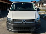 Volkswagen T6 Transporter mit Campingausbau - : Camping