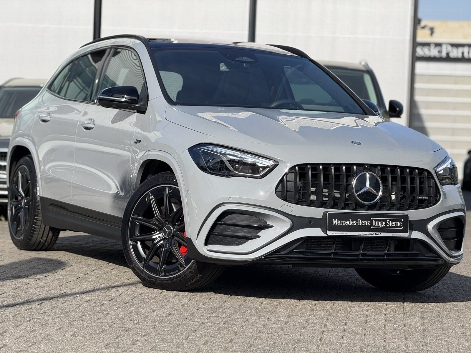 Fahrzeugabbildung Mercedes-Benz AMG GLA 35 4M PERFORMANCE-SITZE PANO AHK 360°