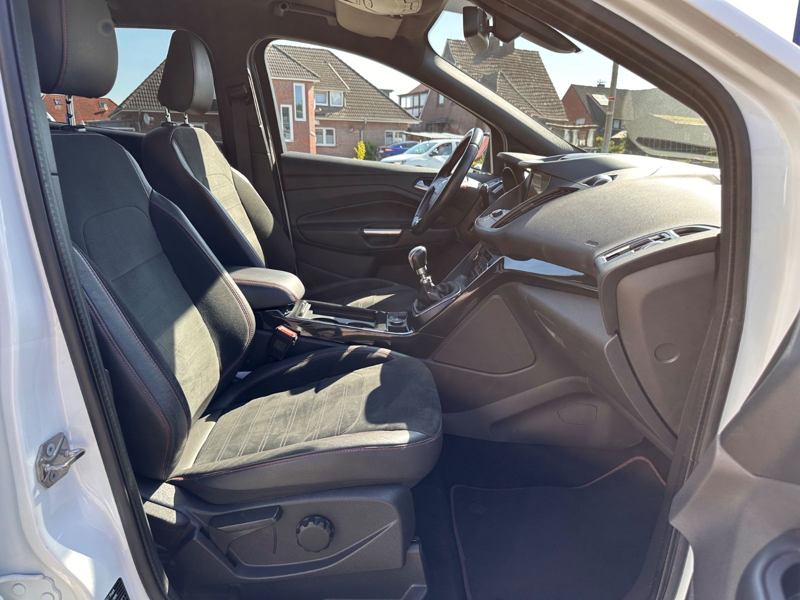 Fahrzeugabbildung Ford Kuga ST-Line 2.0 TDCi AHK/Navi/BiXenon/SHZG