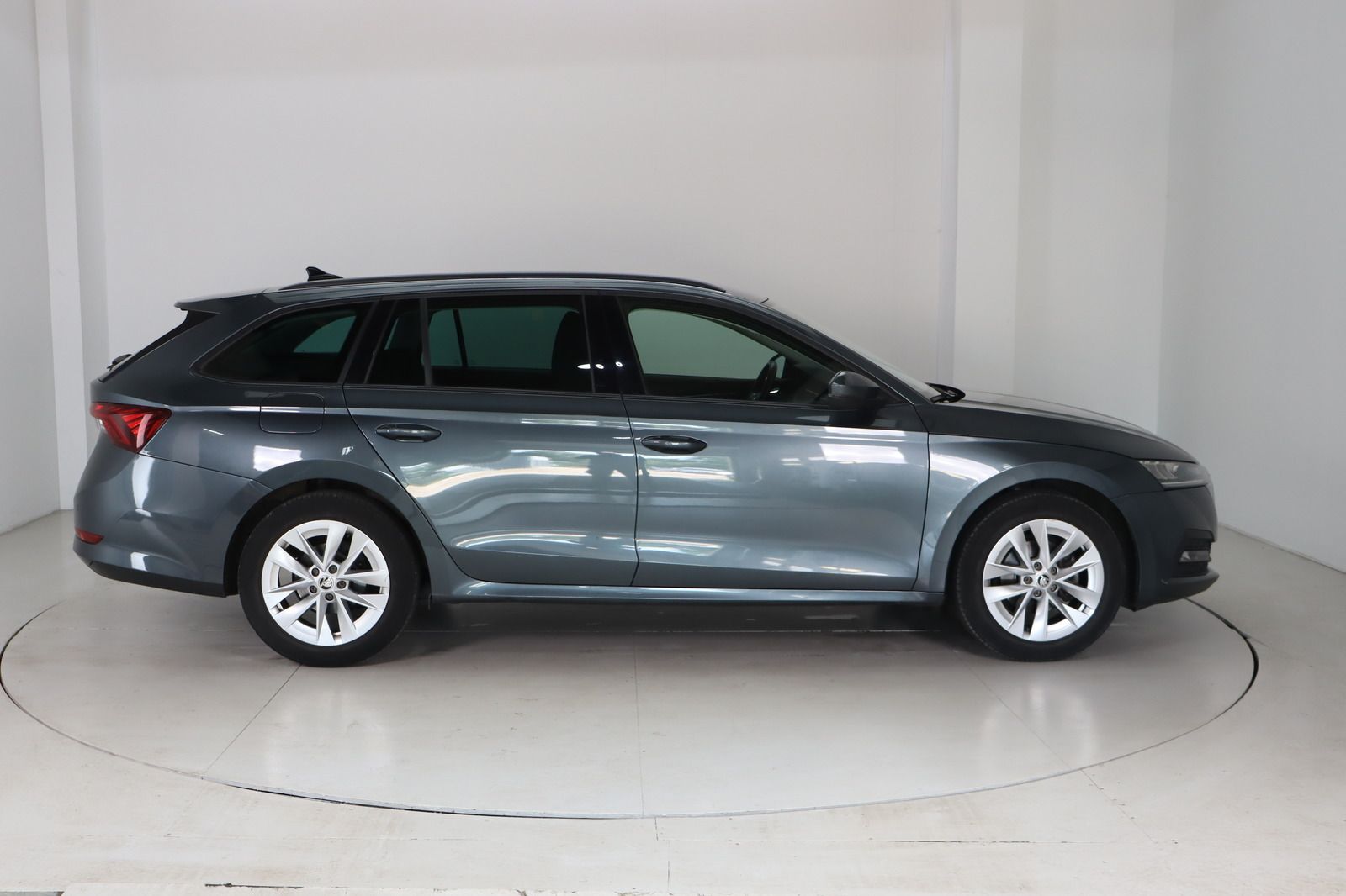Fahrzeugabbildung SKODA Octavia Combi 1.5 TSI * RFK * LED * Keyless
