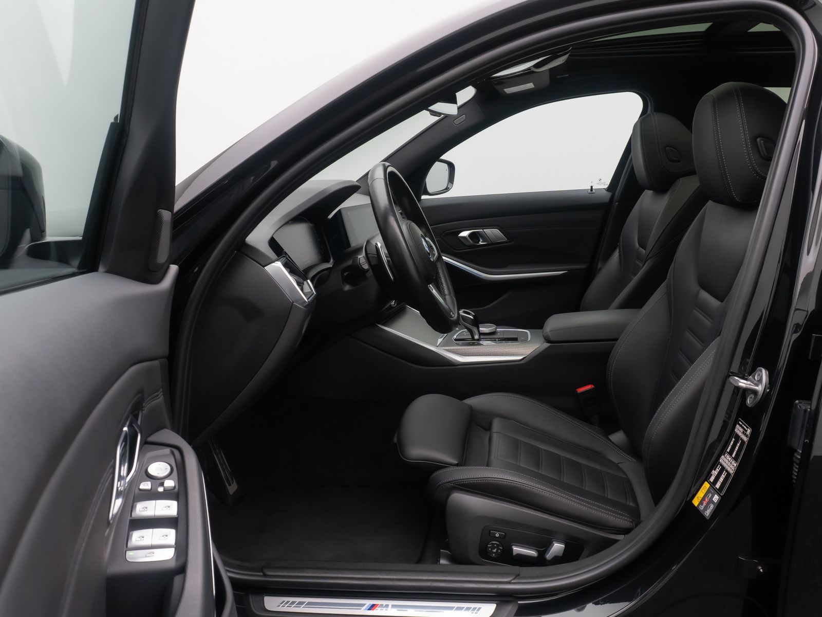 Fahrzeugabbildung BMW 330e xD M Sport Kamera Laser HUD DAB HiFi Komfor