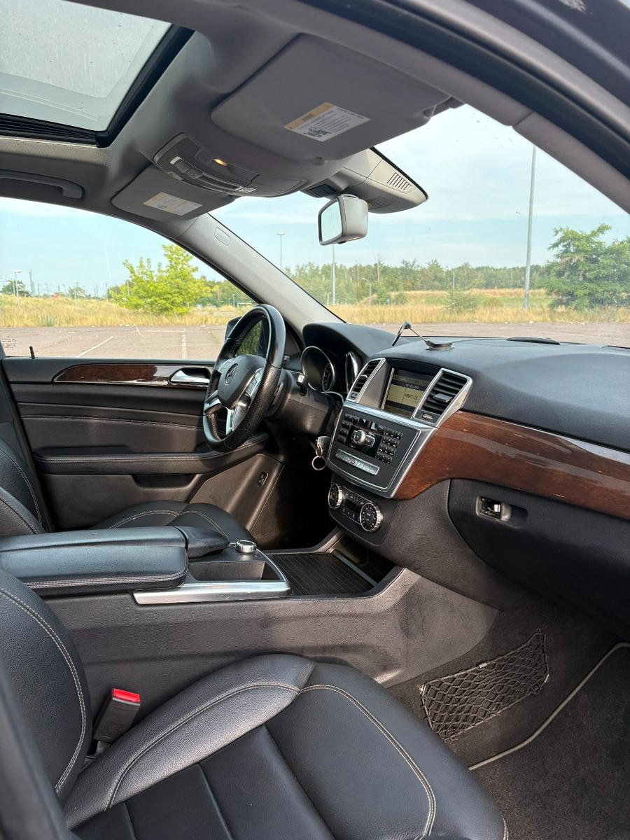 Mercedes-Benz ML 350  TÜV NEU Top-Zustand Leder 140Tkm