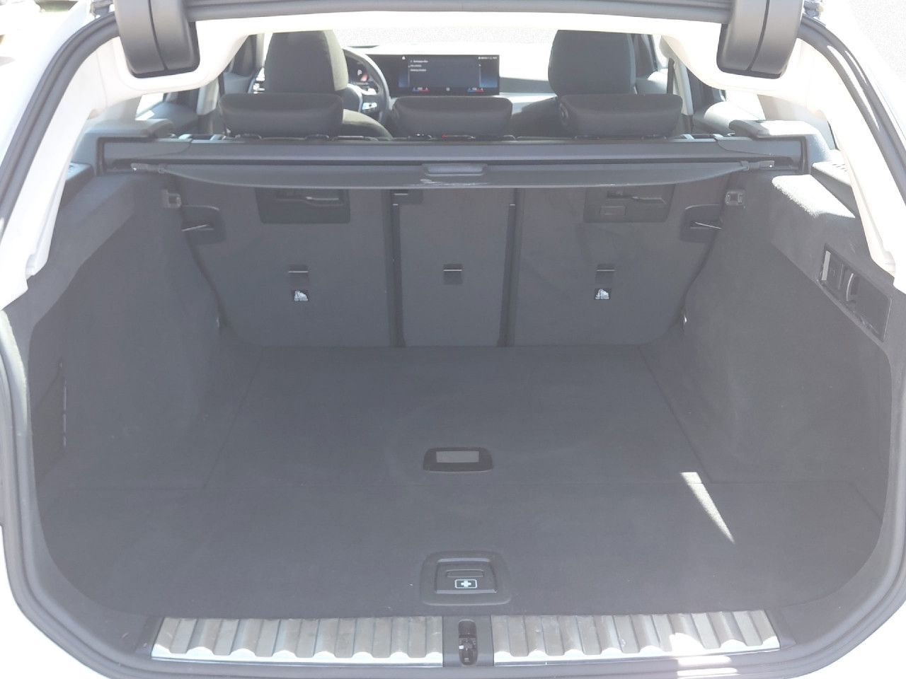BMW 318d Touring Aut.,Pano,HUD,Kamera,Shadow,DA,SHZ foto 17