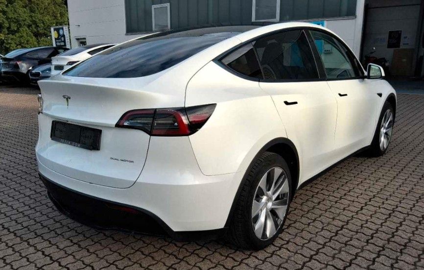 Tesla Model Y Basis RWD Berliner Mod Pano 4x SHZ foto 4