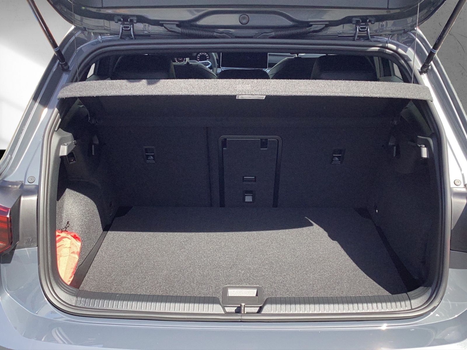 Fahrzeugabbildung Volkswagen Golf VIII eTSI Edition 50 DSG Matrix AHK Pano HU