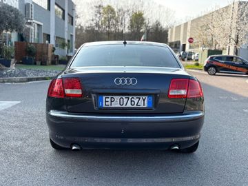 Audi A8 - 6