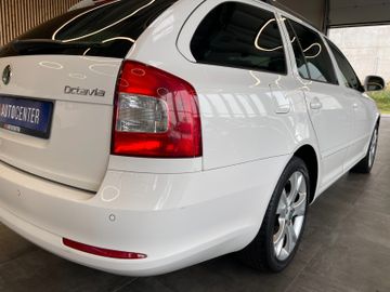 Skoda Octavia Combi Elegance DSG *NAVI*XENON*PDC*