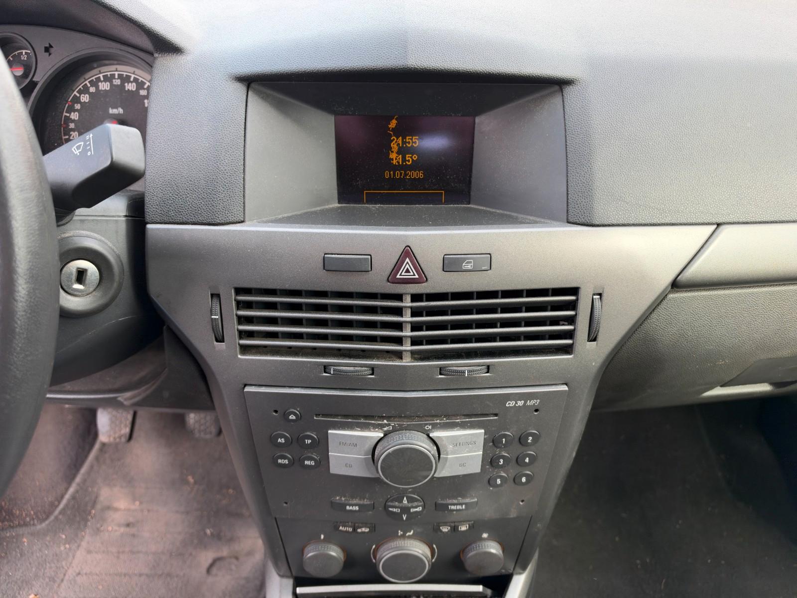 Opel Astra 2004 — photo 26