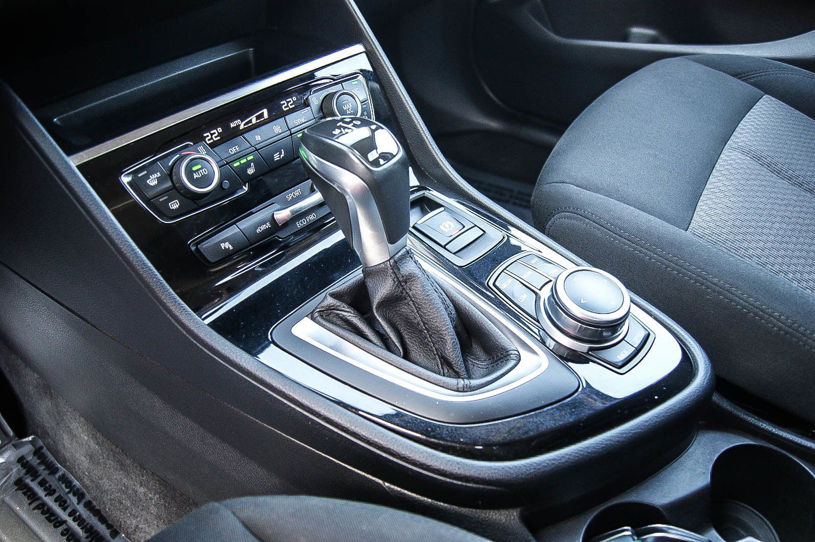 Fahrzeugabbildung BMW 225 xe Active Tourer Aut ADVANTAGE PDC SHZG NAVI