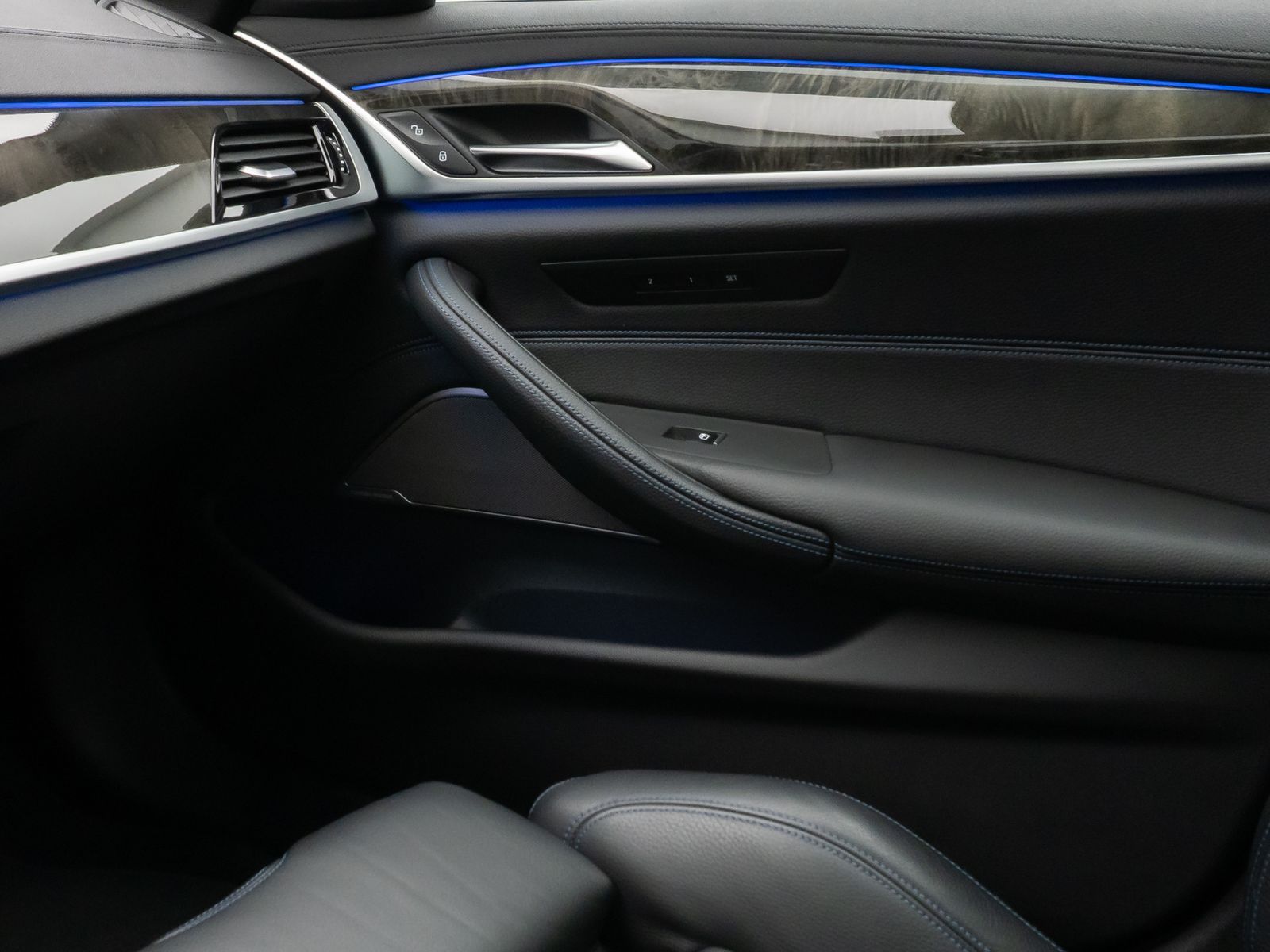 Fahrzeugabbildung BMW 520d xD M Sport FondEnt DAB Kamera Laser H/K 19"