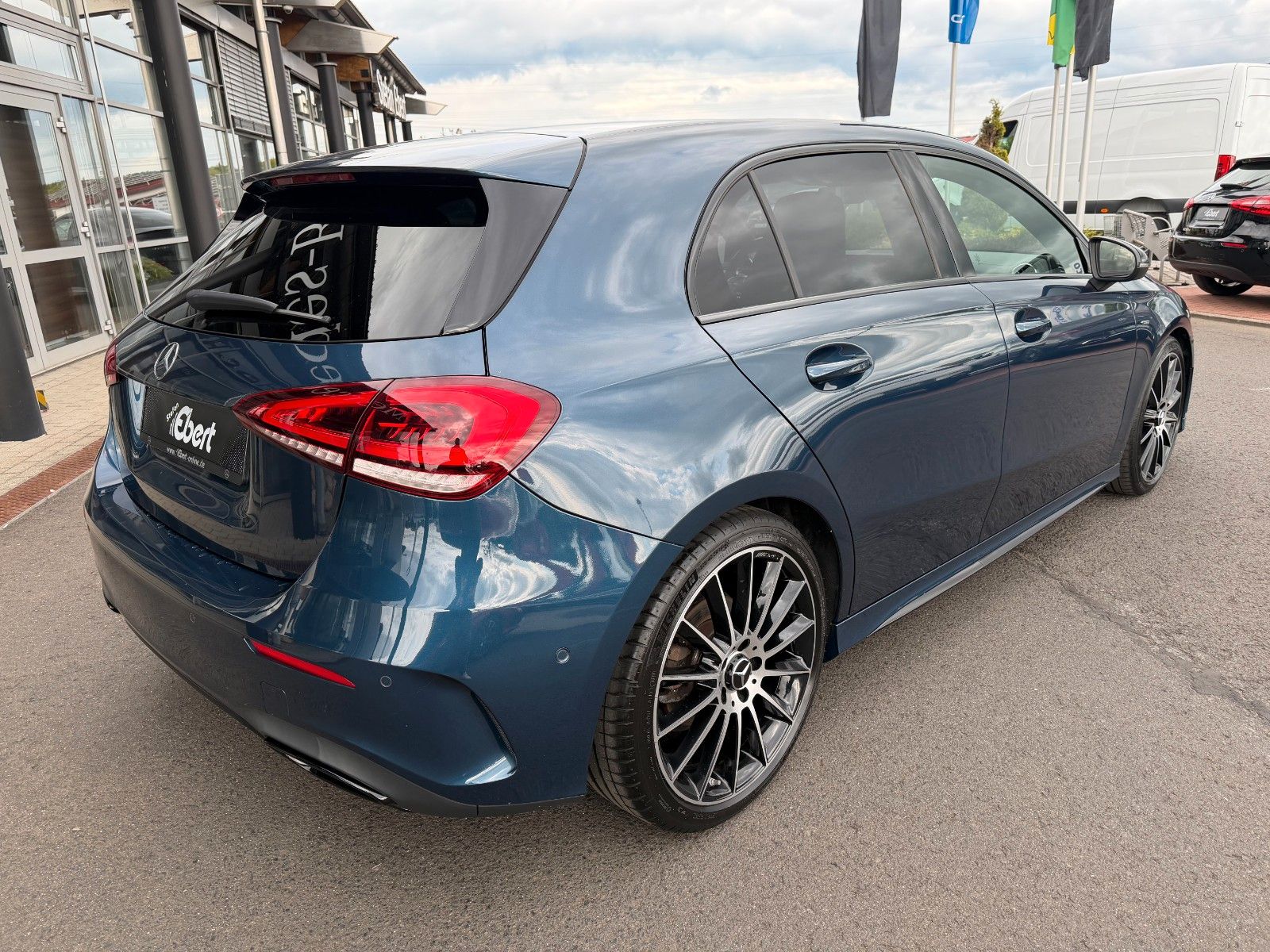 Fahrzeugabbildung Mercedes-Benz A 200 d Edition AMG Night+Ambiente+Distr+MBUX+19