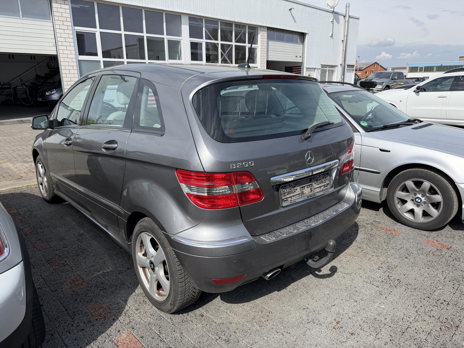 Mercedes-Benz B 200 Klima Navi SHZ PDC AHK