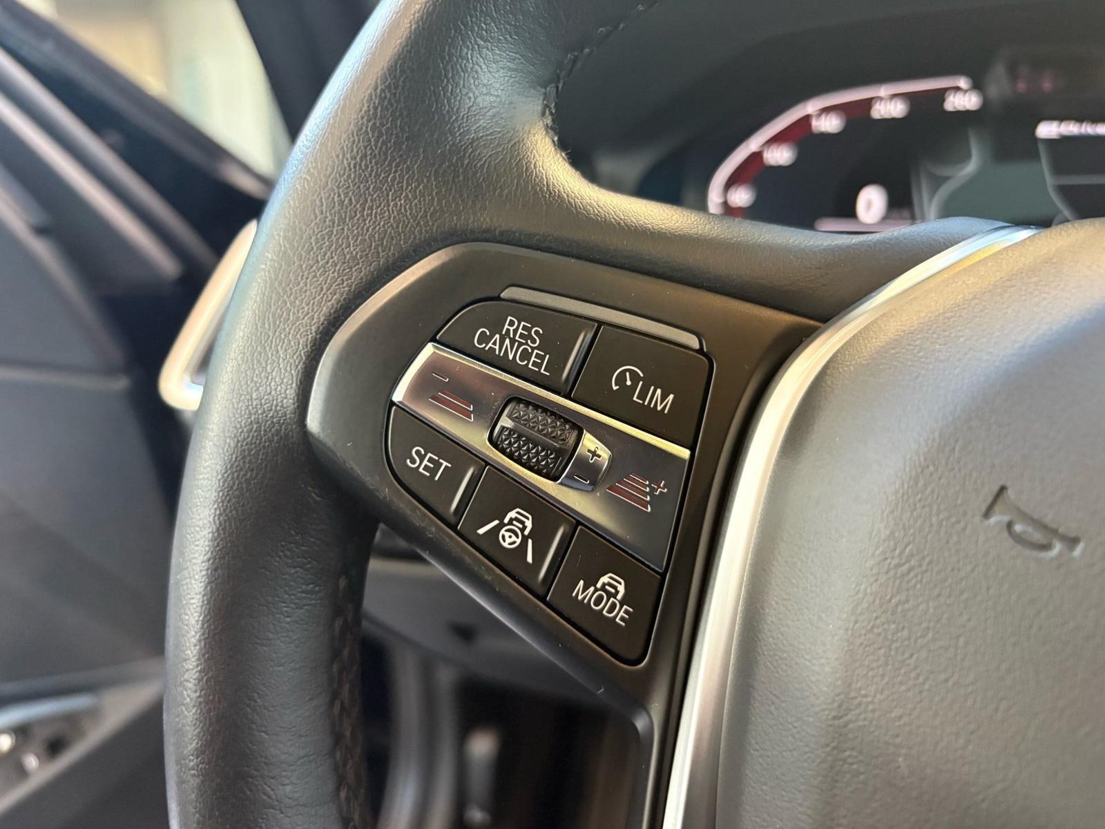 BMW 330e Sport Line DA Prof Laser PA HuD Pano HiFi