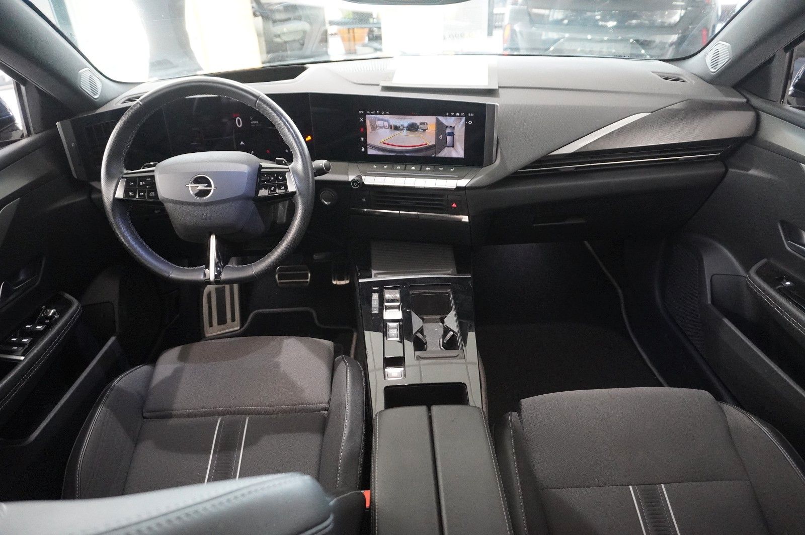 Fahrzeugabbildung Opel Astra L Lim. 1.6 HYBRID ULTIMATE NAVI/360°/PANO.