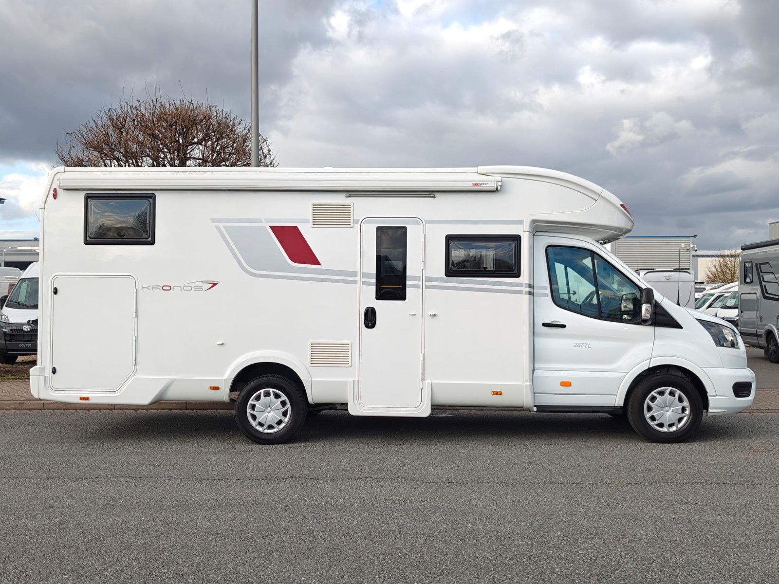 Fahrzeugabbildung Roller Team Kronos 287 TL - Face2Face, Hubbett, Einzelbetten