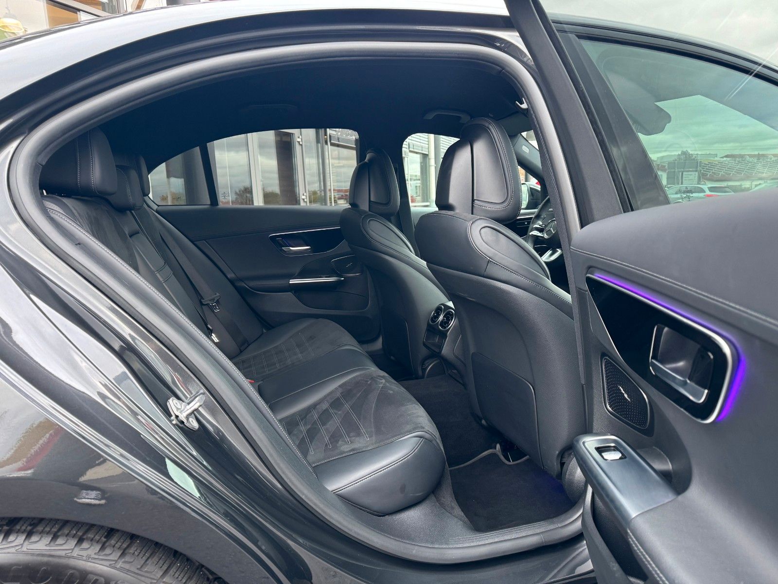 Fahrzeugabbildung Mercedes-Benz C 300d AMG+AHK+RFK+Ambiente+Night+SportfahrW