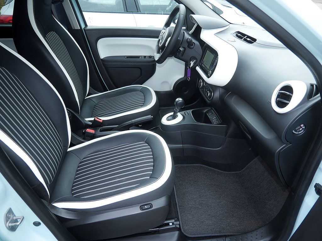 Fahrzeugabbildung Renault Twingo E-Tech Techno KLIMA PDC SHZ KAMERA NAVI