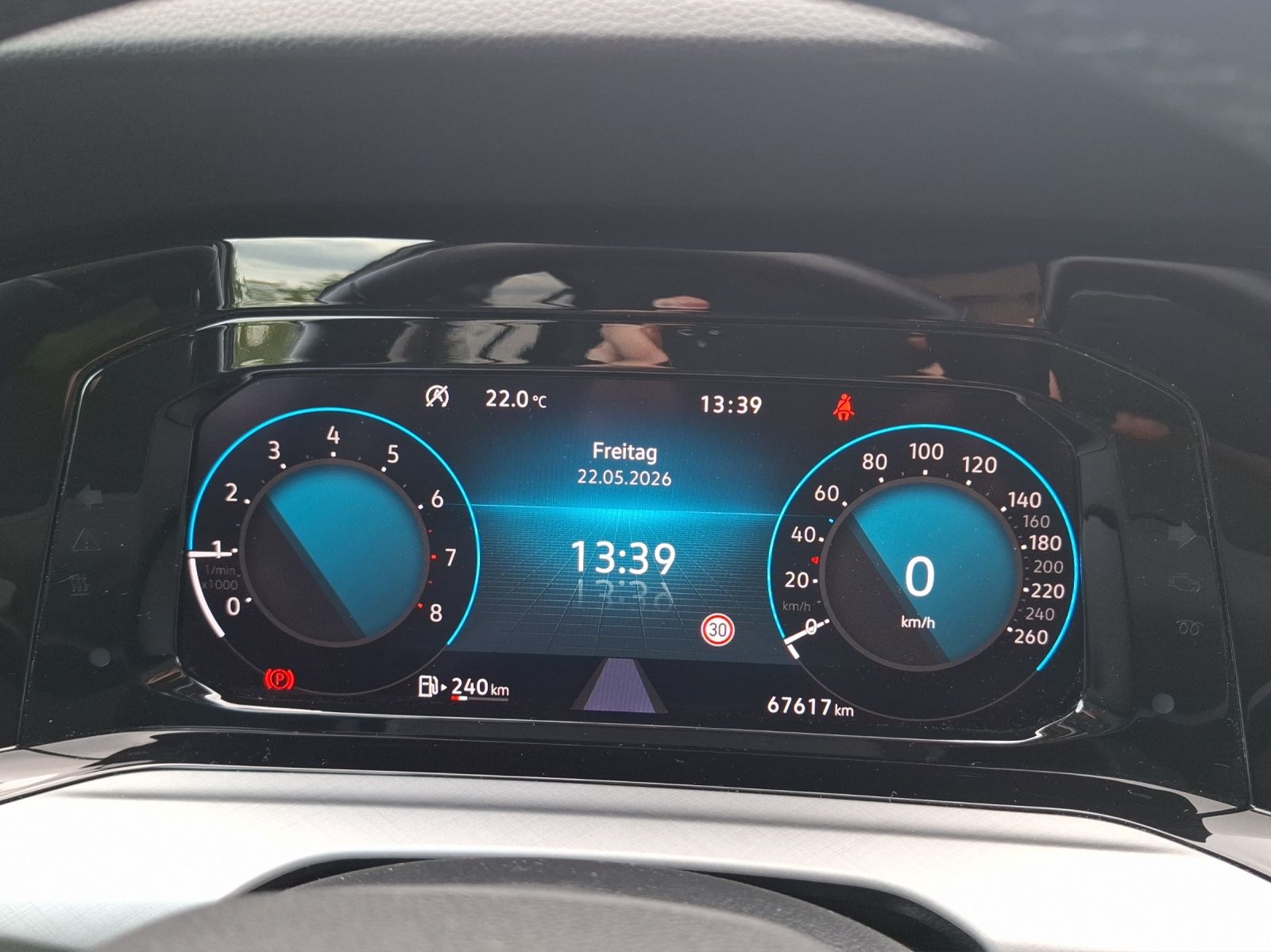 Fahrzeugabbildung Volkswagen Golf VIII TSI Life LED AHK STHZ ACC Navi Pano AI
