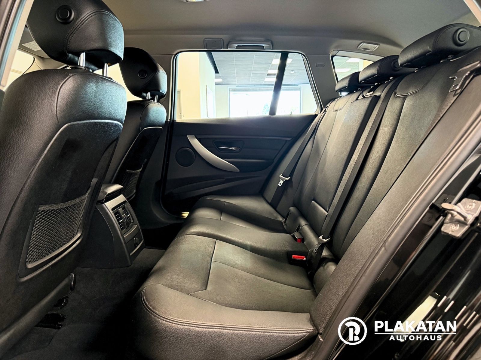 Fahrzeugabbildung BMW 318d Touring Leder Navi Bi-Xenon