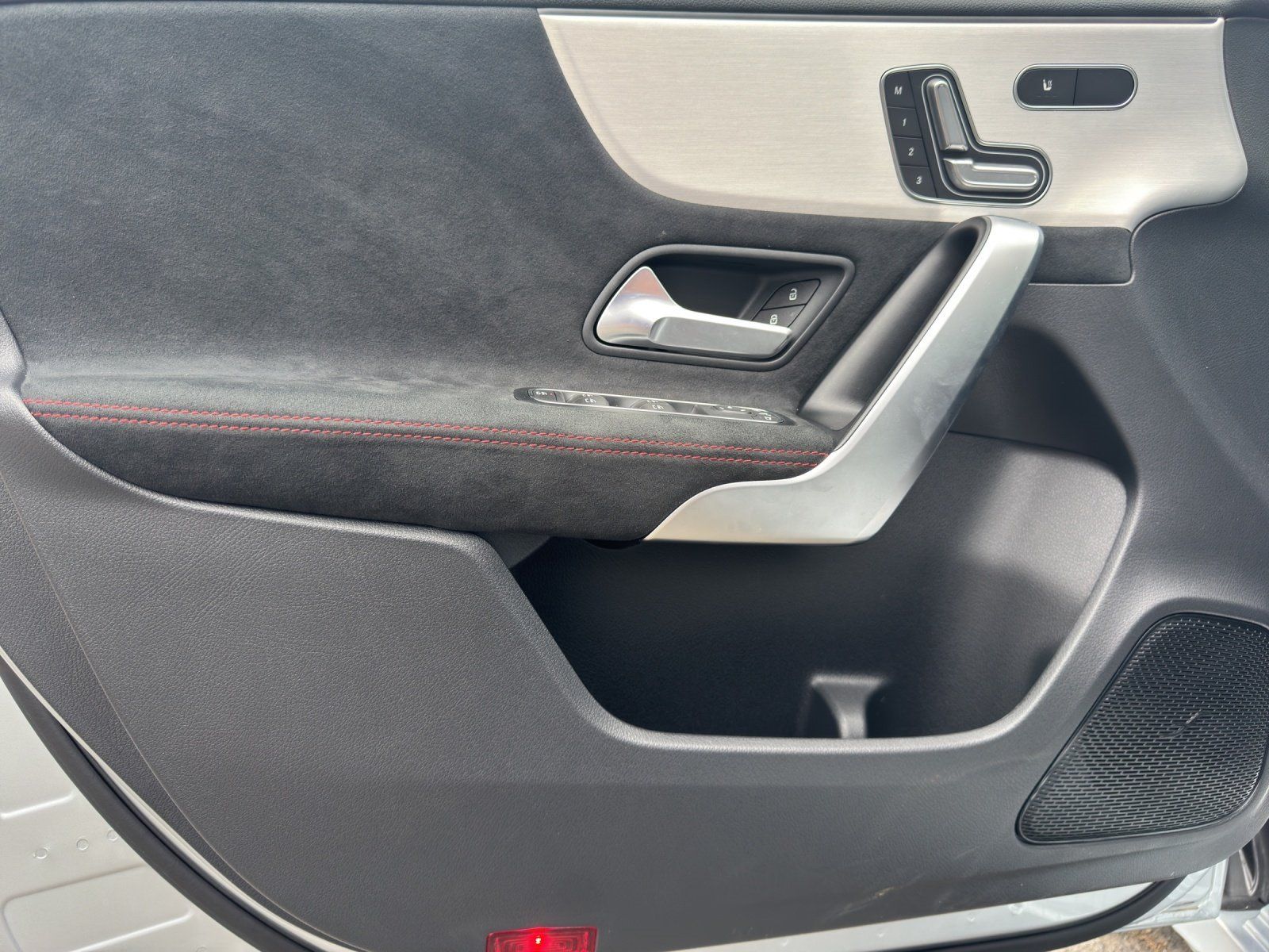 Fahrzeugabbildung Mercedes-Benz A35 AMG Prem Perf.Sitze DISTRO Standhz AHK Pano