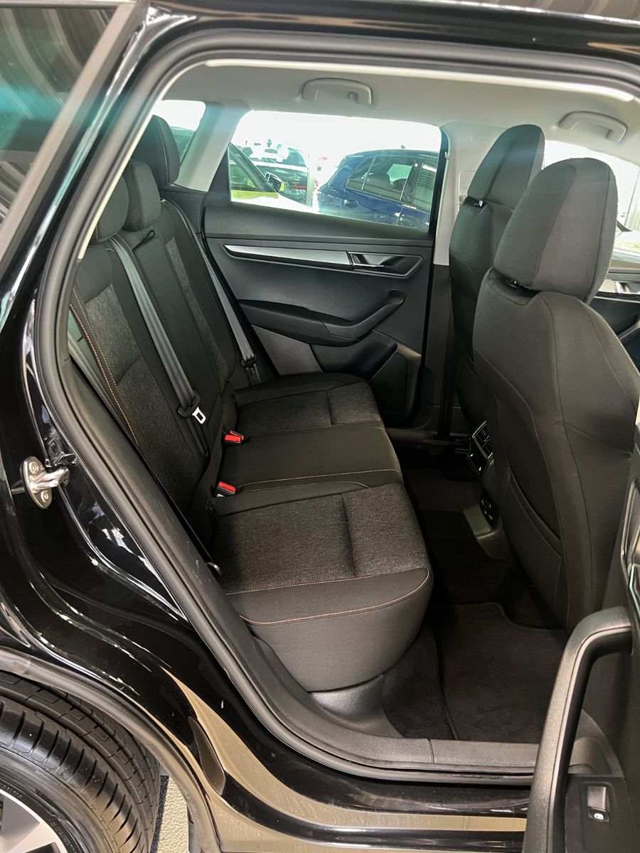 Fahrzeugabbildung SKODA Karoq Clever *4x SITZHEIZUNG*BEHEIZBARES LENKRAD
