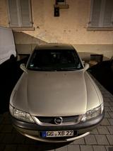 Opel Vectra 1.6 16V Hattrick Klima Hattrick Klima - Opel Vectra in Wiesbaden