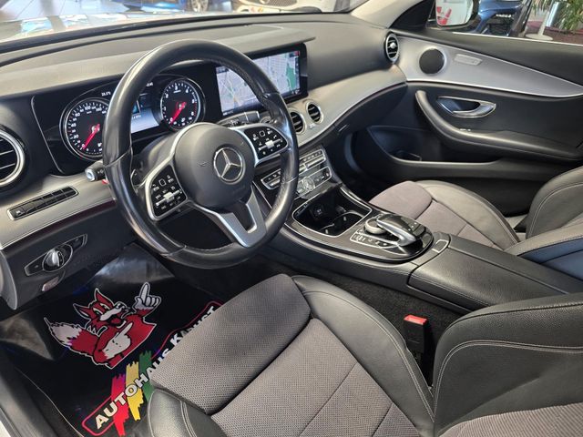 MERCEDES-BENZ E 220 — Foto 16