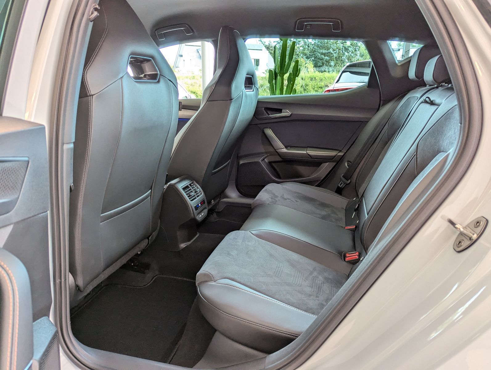 CUPRA Leon 1.5 eTSI Intelligent-Dynamic-Edge-Paket - Image 13