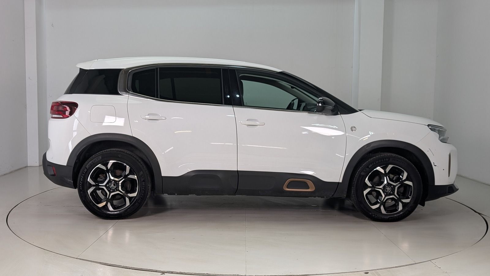 Fahrzeugabbildung Andere Citroën C5 Aircross 1.5 Blue HDI 130 * LED * Nav