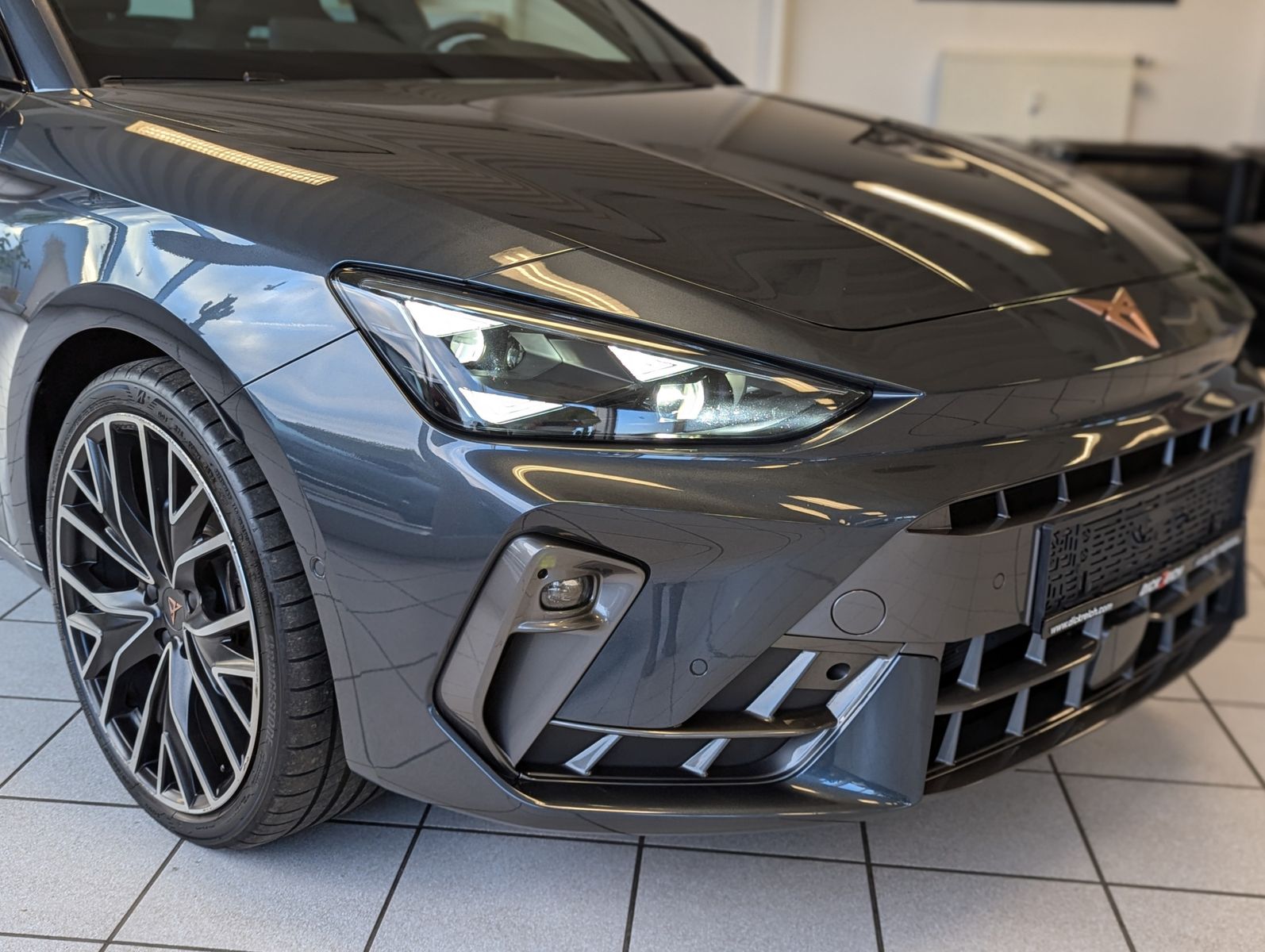 CUPRA Leon 1.5 eTSI Sennh Matrix Pano Edge/Dynamic AHK - Image 9