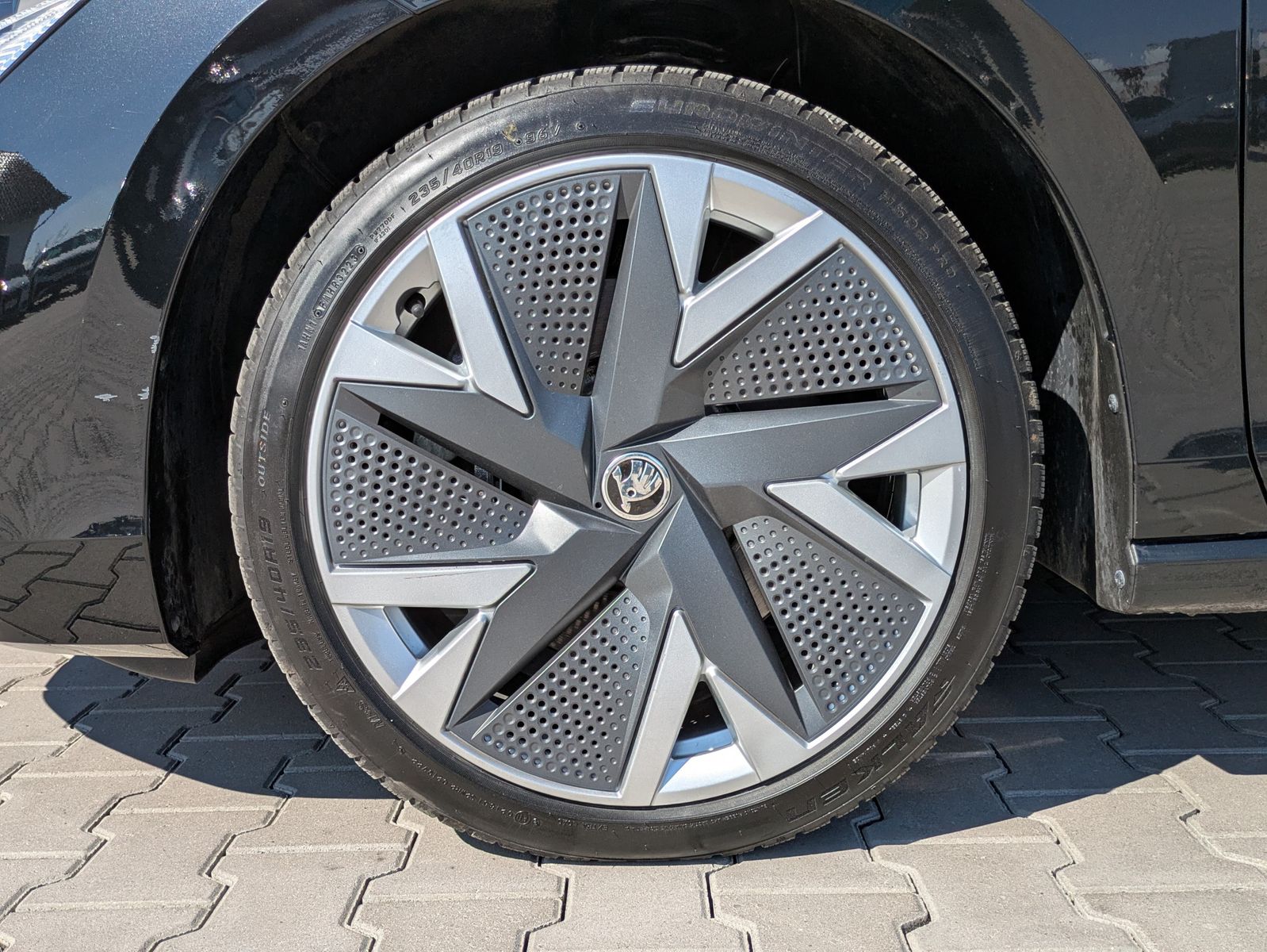 Fahrzeugabbildung SKODA Superb 2.0 TDI 4x4 Selection MATRIX*AHK*PANO*19"