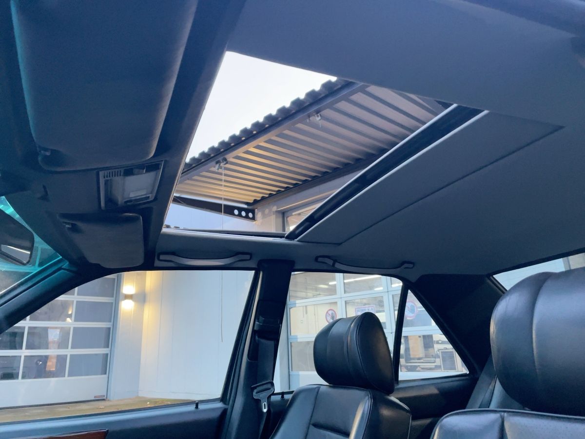 Fahrzeugabbildung Mercedes-Benz 190 E 3.2/AMG-Ausführung/Aerodynamikpaket